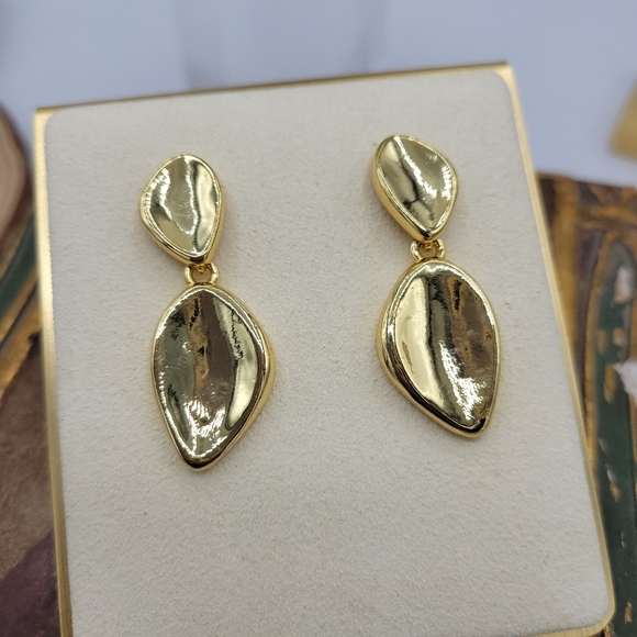 14kt Gold Plated Drop Earrings • Brand New • Pale Shiny Gold - Picture 2 of 3